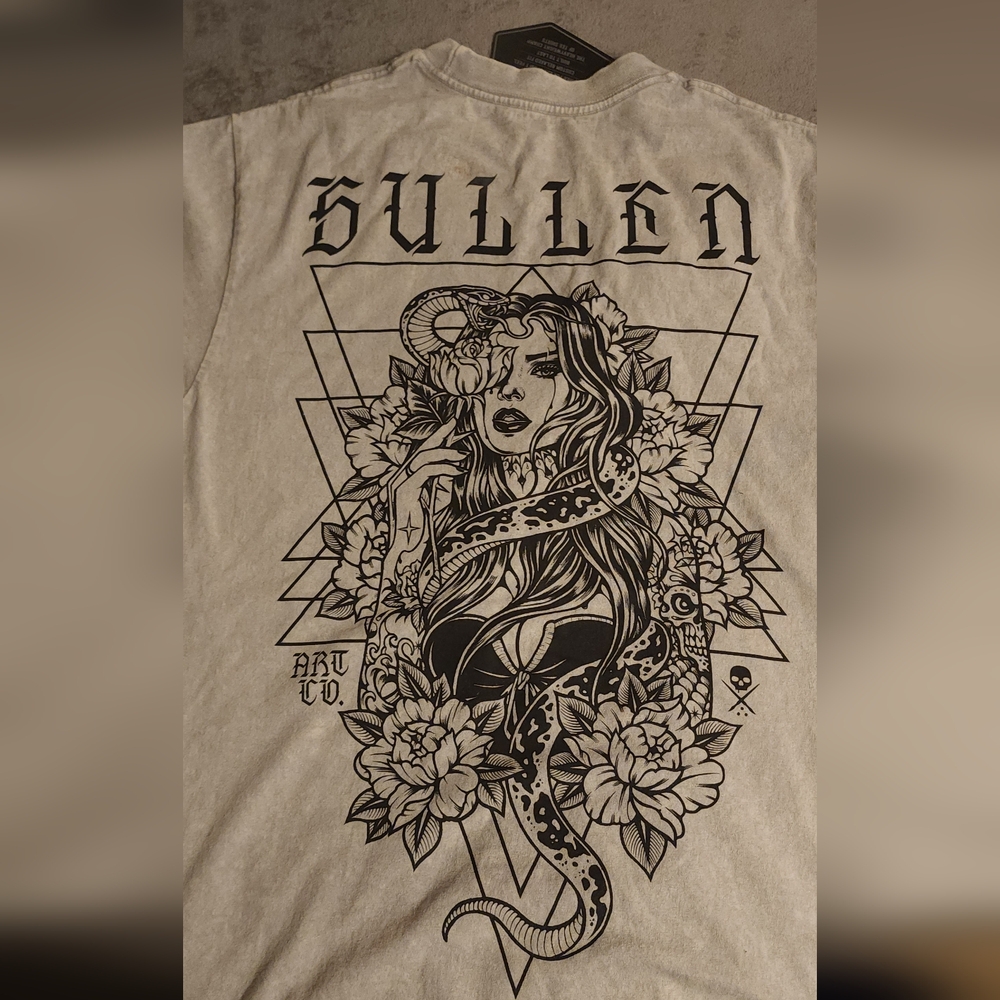 SULLEN Snake Wrap tshirt